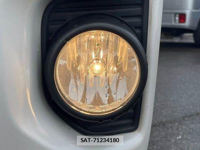 Toyota HIACE VAN 2021-08 8742556-18