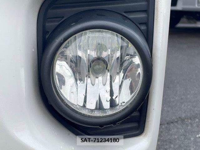 Toyota HIACE VAN 2021-08 8742556-29