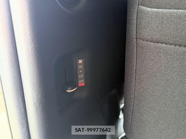 Toyota HIACE VAN 2013-03 8742565-20