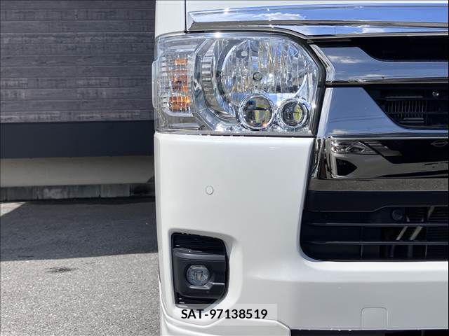 Toyota HIACE VAN 2024-03 8742544-9