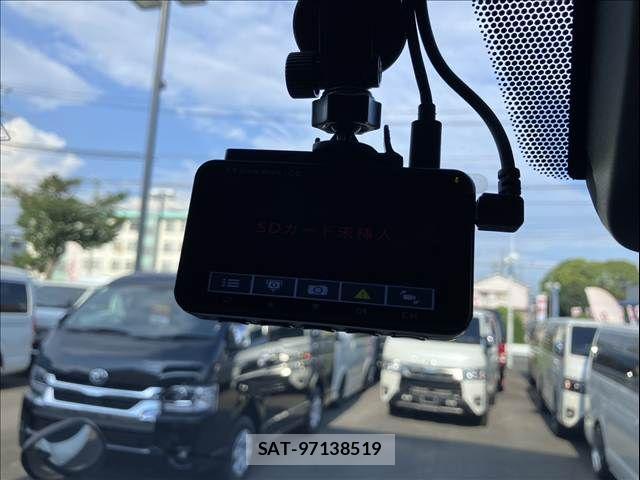 Toyota HIACE VAN 2024-03 8742544-17