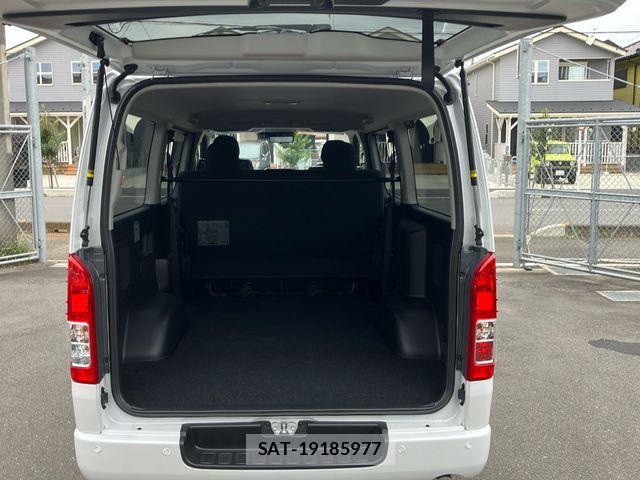 Toyota HIACE VAN 2026-07 8780473-18