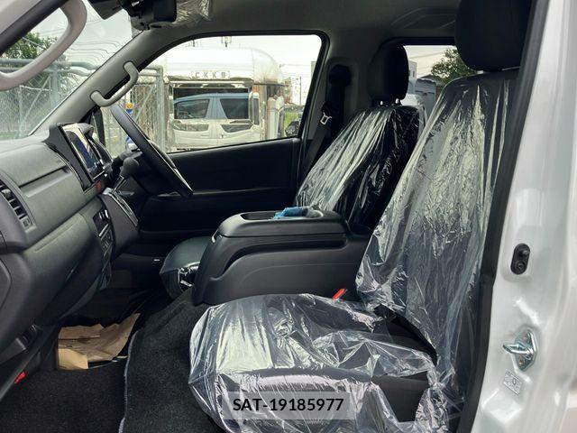 Toyota HIACE VAN 2026-07 8780473-20
