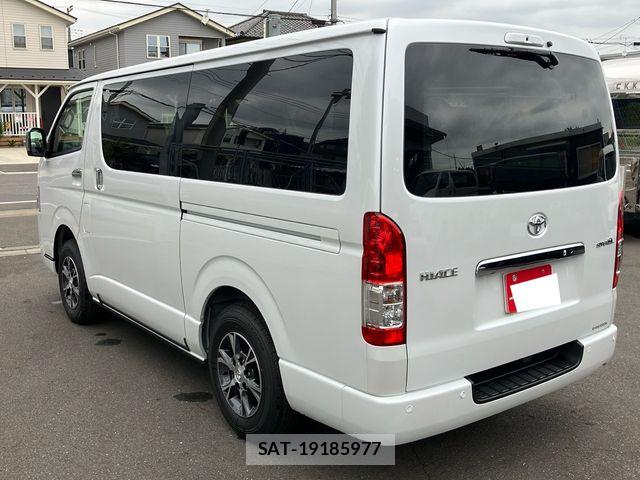 Toyota HIACE VAN 2026-07 8780473-4