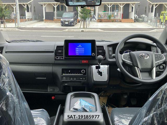 Toyota HIACE VAN 2026-07 8780473-8