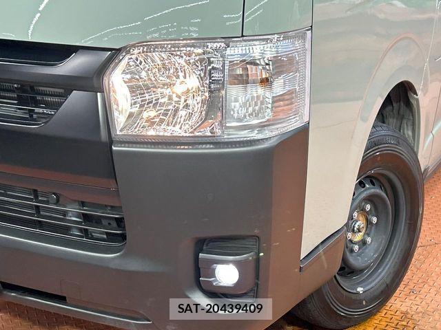 Toyota HIACE VAN 2026-04 8780474-11