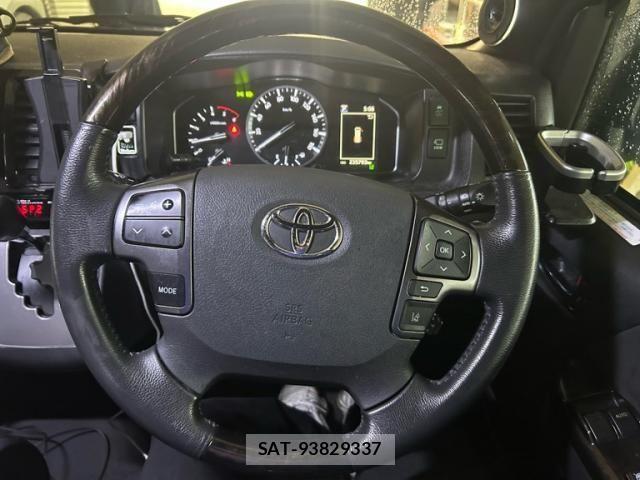 Toyota HIACE VAN 2022-01 8796131-15