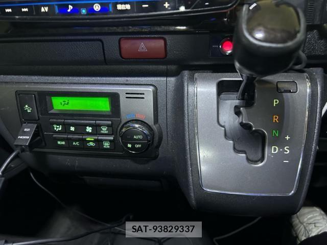 Toyota HIACE VAN 2022-01 8796131-17