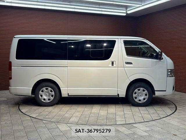 Toyota HIACE VAN 2022-08 8796130-16