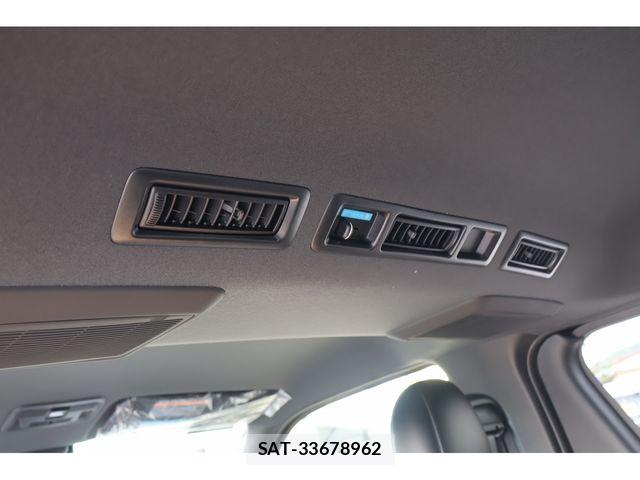 Toyota HIACE VAN 2026-09 8829304-18