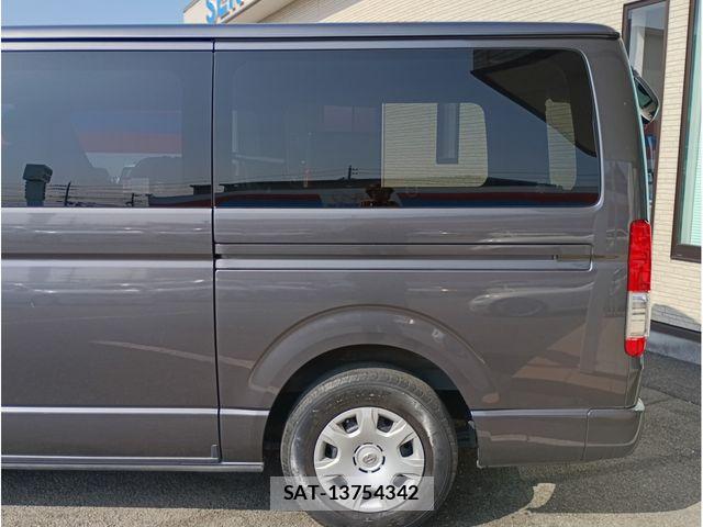 Toyota HIACE VAN 2019-03 8829316-9