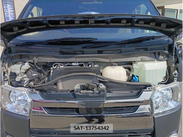 Toyota HIACE VAN 2019-03 8829316-12