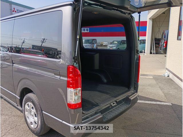 Toyota HIACE VAN 2019-03 8829316-14