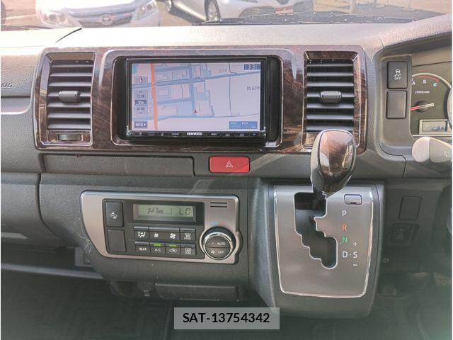 Toyota HIACE VAN 2019-03 8829316-16