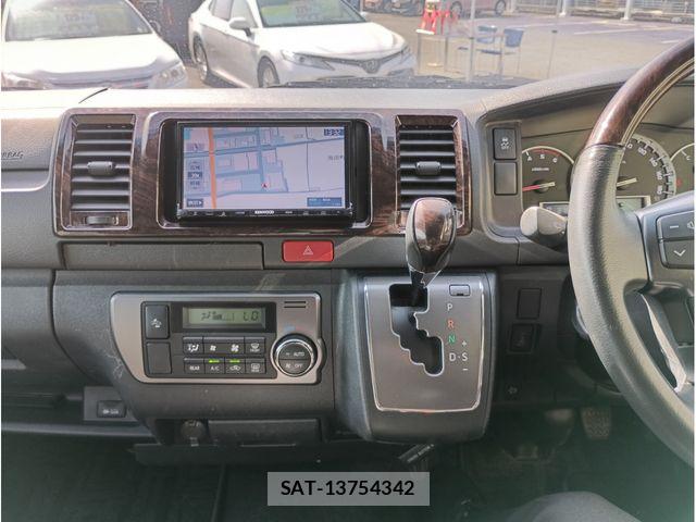 Toyota HIACE VAN 2019-03 8829316-18