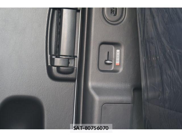 Toyota HIACE VAN 2026-09 8829305-9