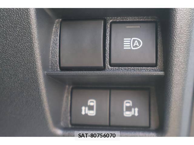 Toyota HIACE VAN 2026-09 8829305-11