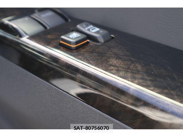 Toyota HIACE VAN 2026-09 8829305-13