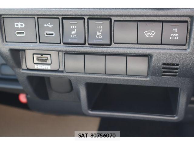Toyota HIACE VAN 2026-09 8829305-23