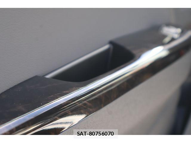 Toyota HIACE VAN 2026-09 8829305-6