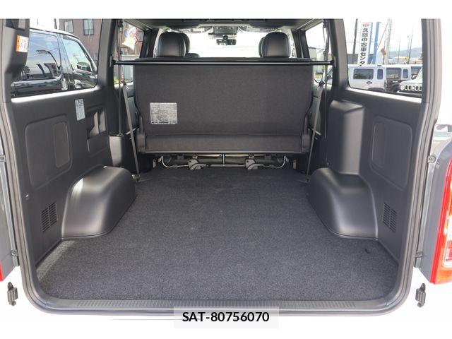 Toyota HIACE VAN 2026-09 8829305-7