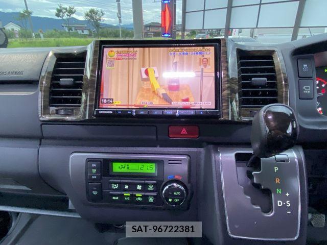 Toyota HIACE VAN 2022-07 8829312-17