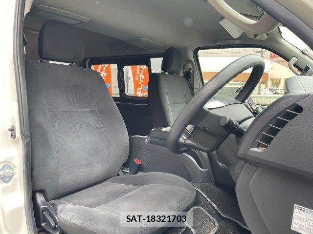 Toyota HIACE VAN 2018-04 8829315-9