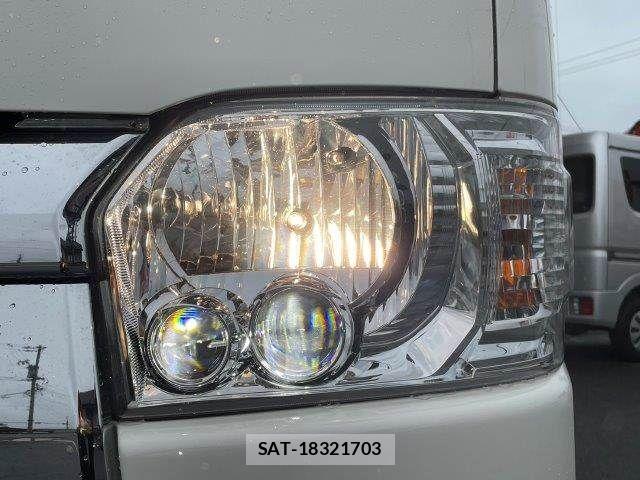 Toyota HIACE VAN 2018-04 8829315-13