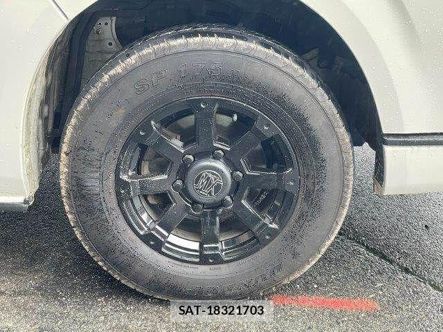 Toyota HIACE VAN 2018-04 8829315-15