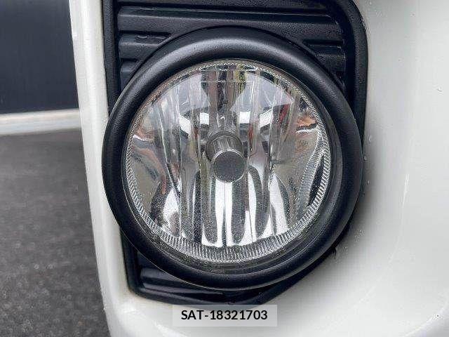 Toyota HIACE VAN 2018-04 8829315-26