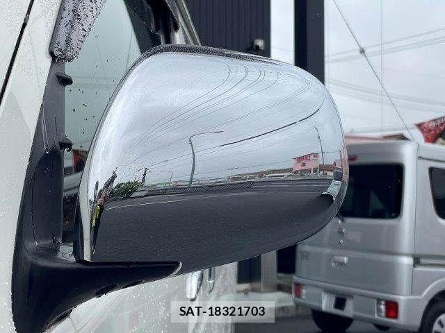 Toyota HIACE VAN 2018-04 8829315-27