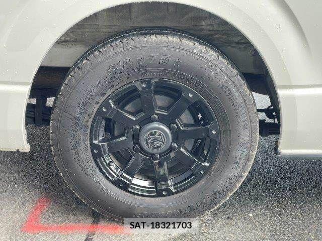 Toyota HIACE VAN 2018-04 8829315-29