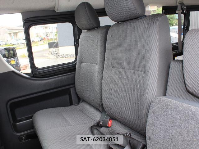 Toyota HIACE VAN 2017-04 8849244-11
