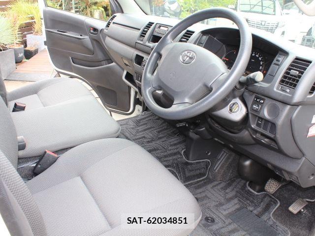 Toyota HIACE VAN 2017-04 8849244-12