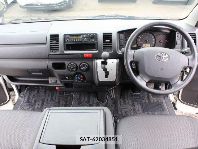 Toyota HIACE VAN 2017-04 8849244-14