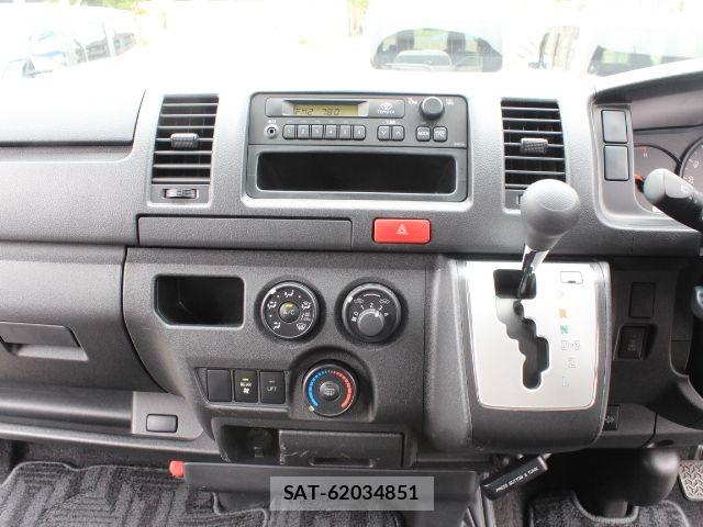Toyota HIACE VAN 2017-04 8849244-15