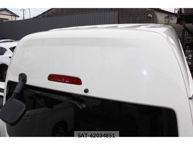 Toyota HIACE VAN 2017-04 8849244-25