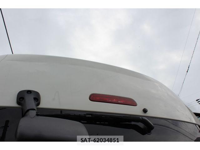 Toyota HIACE VAN 2017-04 8849244-26