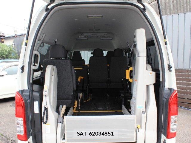 Toyota HIACE VAN 2017-04 8849244-3