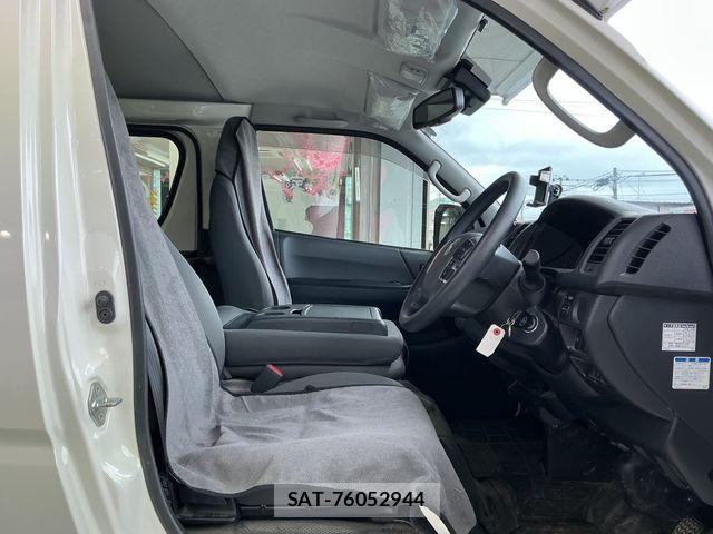 Toyota HIACE VAN 2025-02 8849246-3