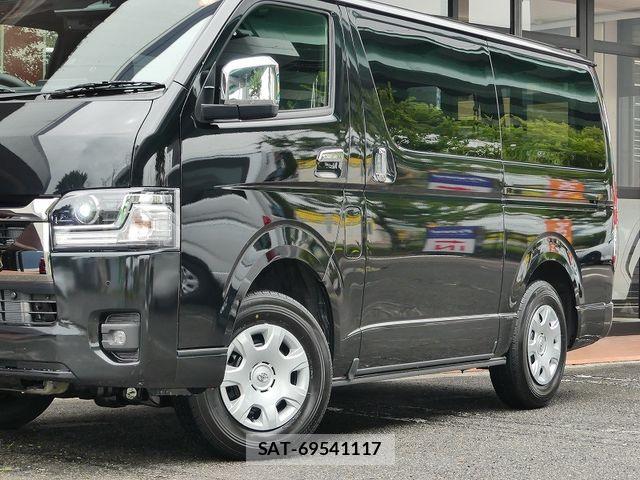 Toyota HIACE VAN 2026-07 8871125-7