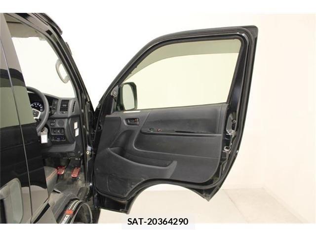 Toyota HIACE VAN 2022-04 8880006-28