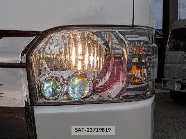 Toyota HIACE VAN 2022-03 8880007-12