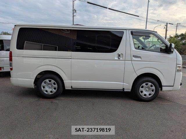 Toyota HIACE VAN 2022-03 8880007-17