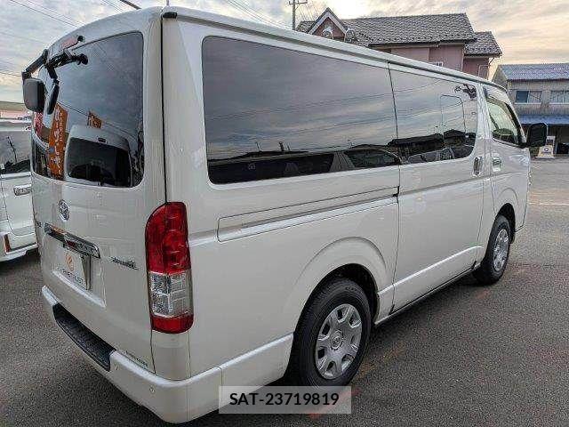 Toyota HIACE VAN 2022-03 8880007-18