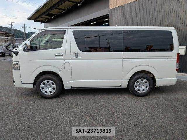 Toyota HIACE VAN 2022-03 8880007-21