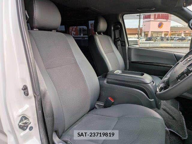 Toyota HIACE VAN 2022-03 8880007-8