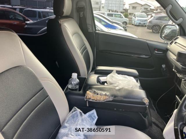 Toyota HIACE VAN 2017-01 8880010-13