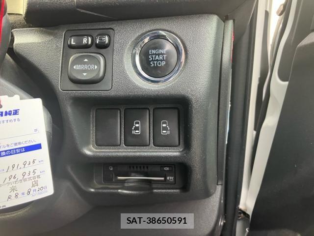 Toyota HIACE VAN 2017-01 8880010-16