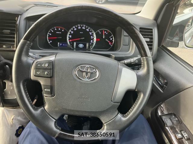 Toyota HIACE VAN 2017-01 8880010-17